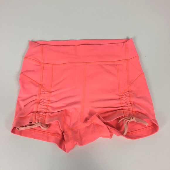 Size 4 Lululemon athletica liberty shorts - Picture 2 of 2